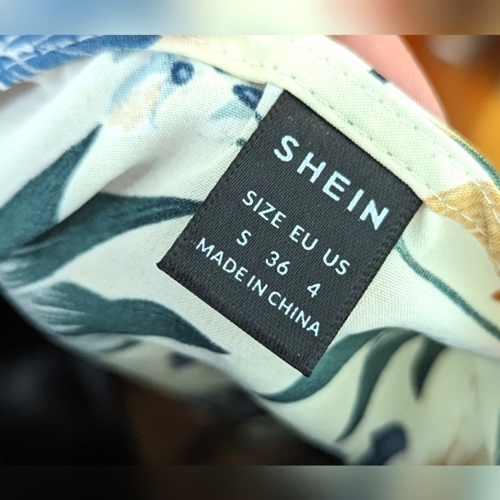 Shein Top Size Small . - Picture 3 of 3